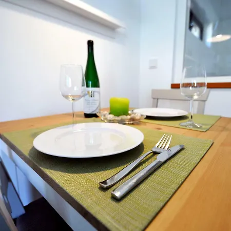 Moselufer Apartment *