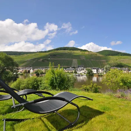 Moselufer * Zell an der Mosel