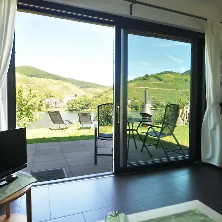 Moselufer * Zell an der Mosel